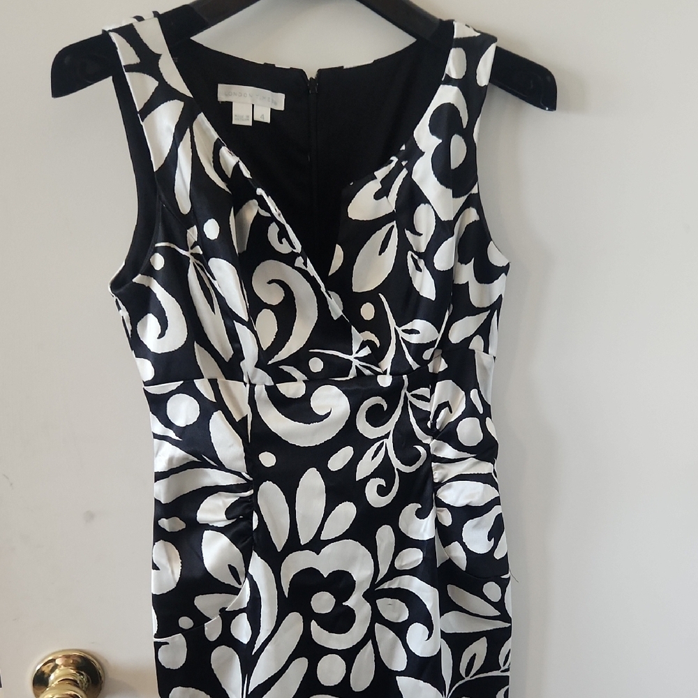 London Times Black and White V-Neck Sheath Midi Dress